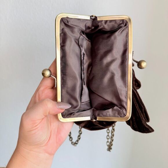VTG Unlisted Kenneth Cole Kisslock Bow Purse in Brown Ruched Velvet & Brass - Picture 5 of 10